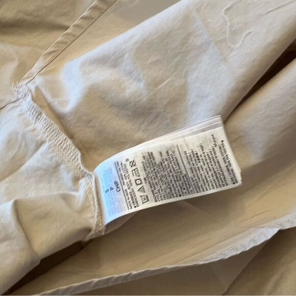 Women’s NWT Gap ruffled button down shirt.  Size Small. - Picture 6 of 8